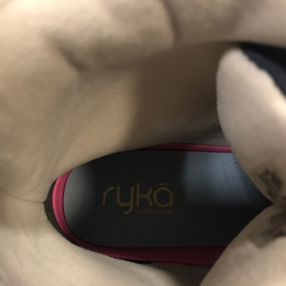 Women’s Ryka navy water repellent snow ankle boots, Size 8.5M - Picture 9 of 11